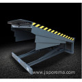 Durable hydraulic dock leveler